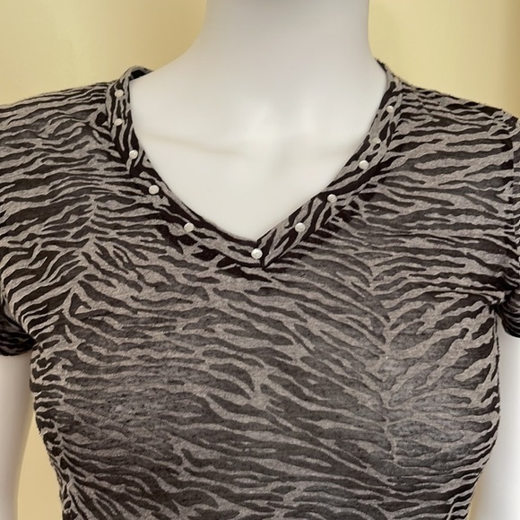 Trendy Trends Blk/Grey Animal Print Back Laser Cut Tee. Size M. P/66/A1523 - Picture 3 of 6